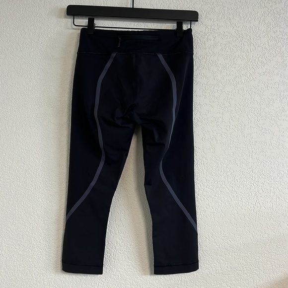 Lululemon yoga pants - Picture 7 of 9